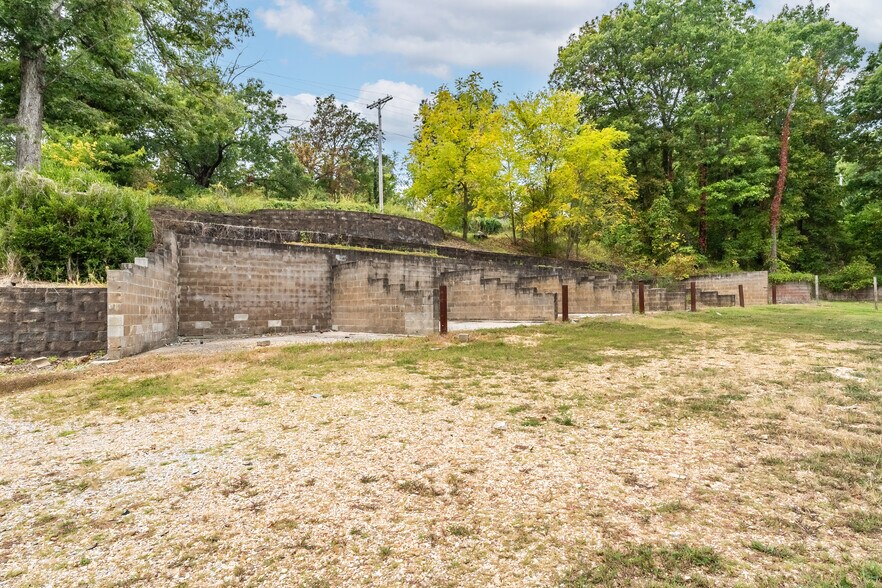 More Photos Of 160 Oldham Dr, Bella Vista Light Distribution For Sale