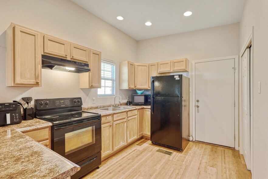 More Photos Of 1105 N 13th St, Alpine Apartments For Sale