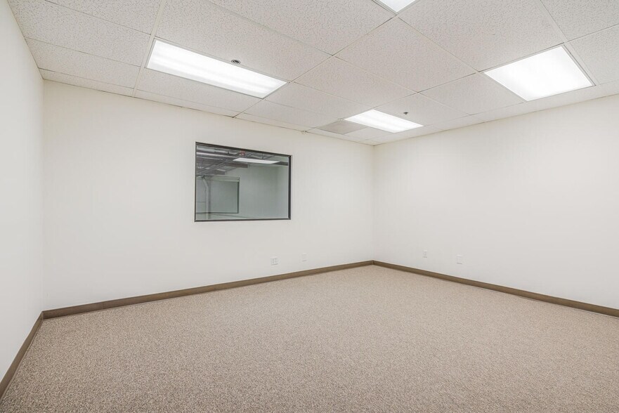 More Photos Of 4572 Telephone Rd, Ventura Warehouse For Lease