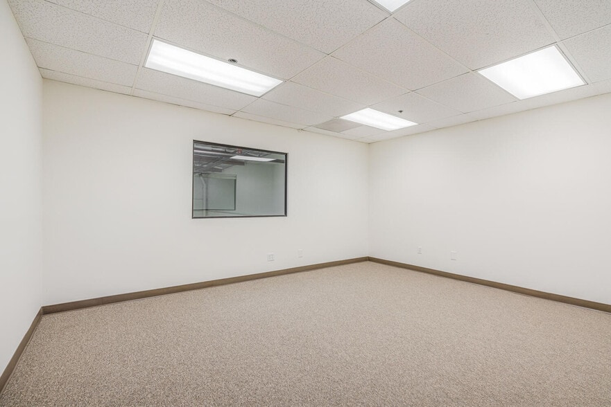 More Photos Of 4572 Telephone Rd, Ventura Warehouse For Lease