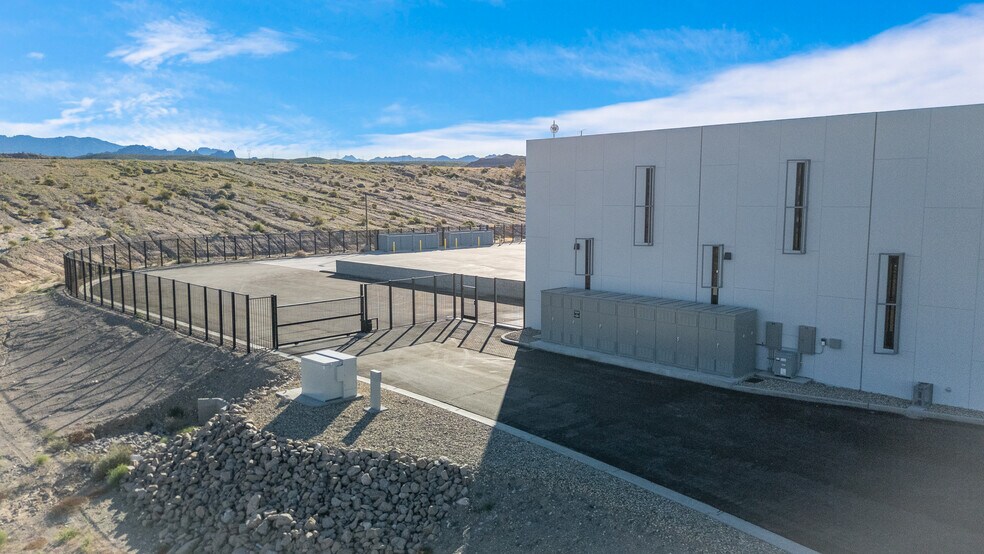 More Photos Of Laughlin Ranch Blvd, Bullhead City Warehouse For Lease