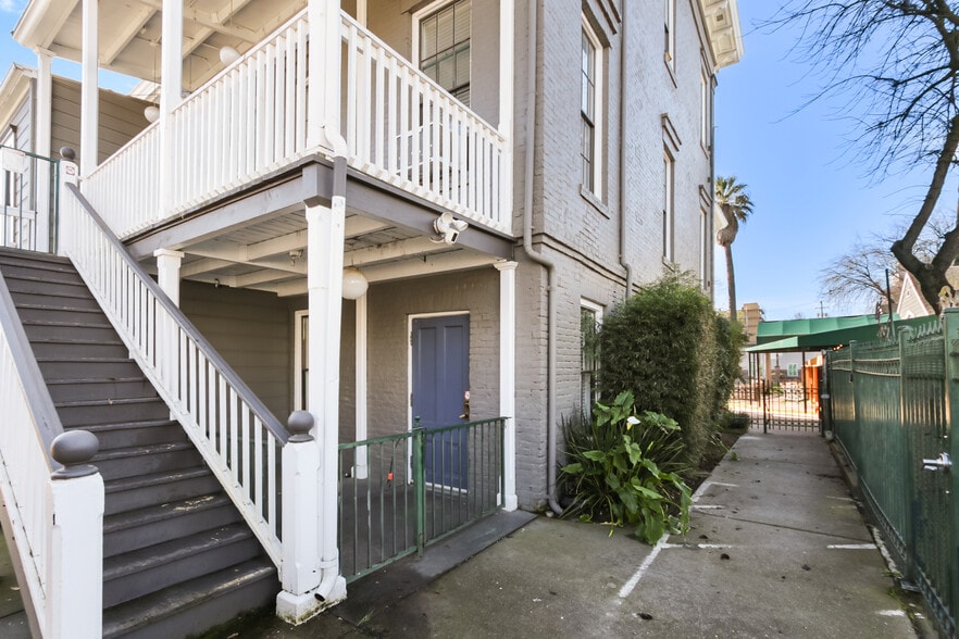 More Photos Of 1111-1123 D St, Sacramento Specialty For Sale