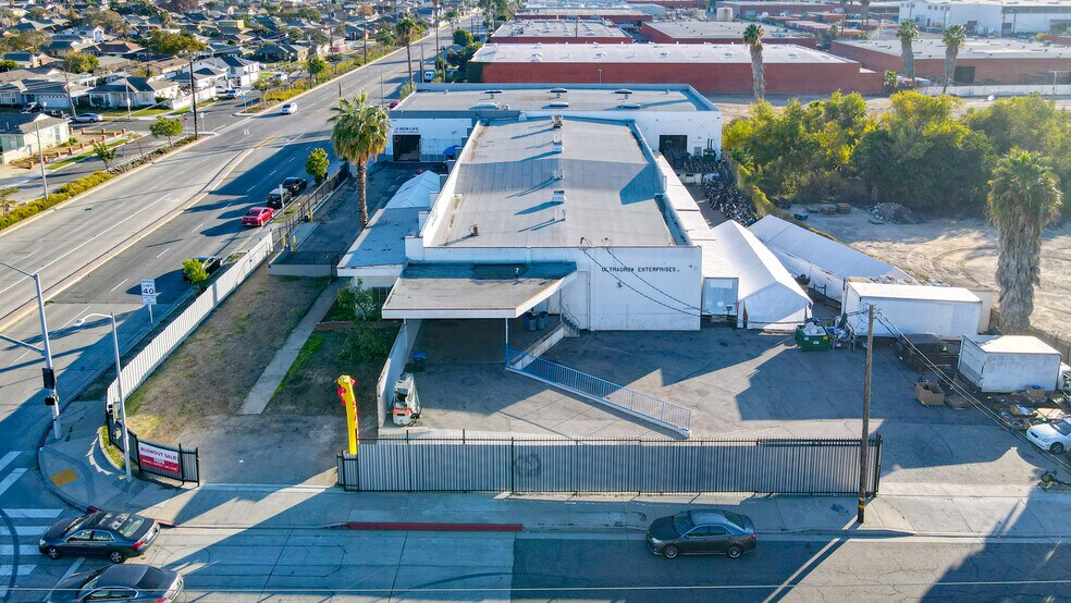 More Photos Of 13501 S Main St, Los Angeles Warehouse For Lease