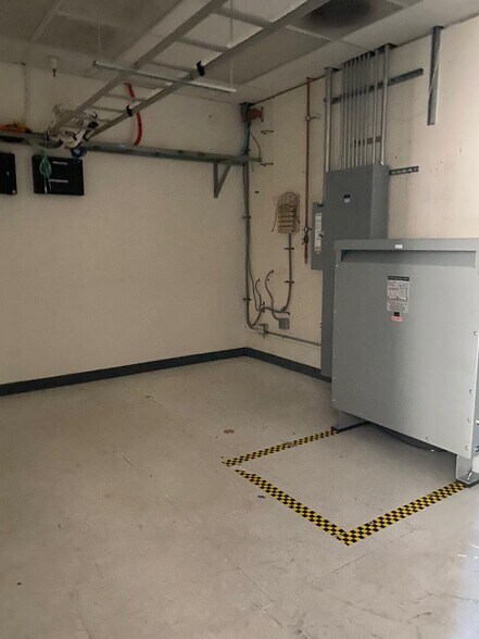 More Photos Of 1060 Terra Bella Ave, Mountain View Research And Development For Lease