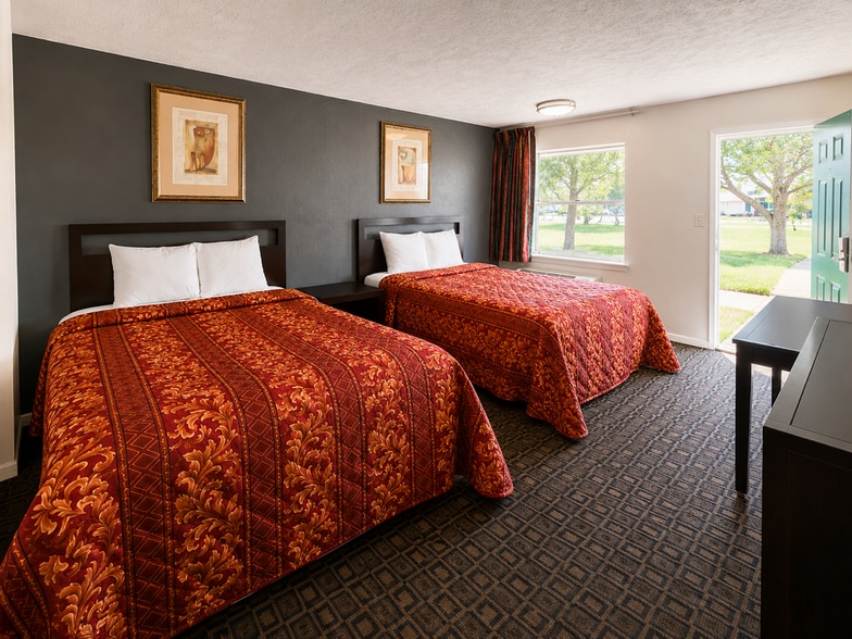More Photos Of 1004 US Highway 51 Byp W, Dyersburg Hotel For Sale