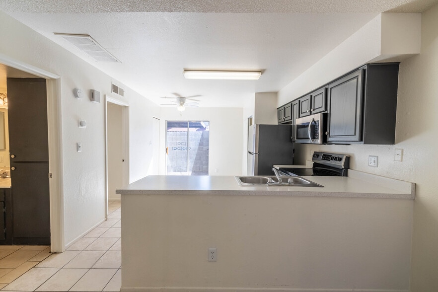 More Photos Of 2440 E Waltann Ln, Phoenix Multifamily For Sale