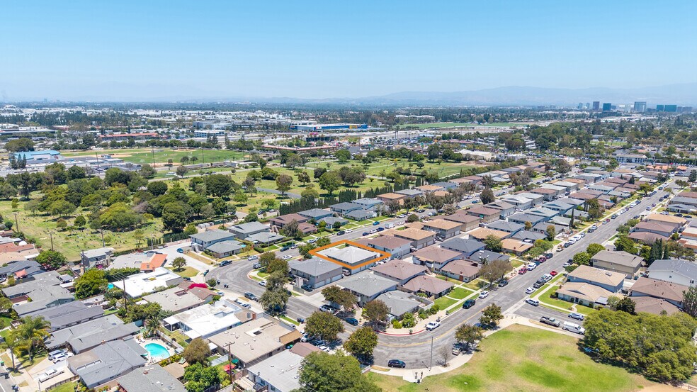 More Photos Of 1635 Coriander Dr, Costa Mesa Apartments For Sale