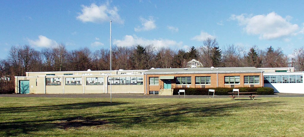 More Photos Of 860 Welsh Rd, Huntingdon Valley Manufacturing For Lease