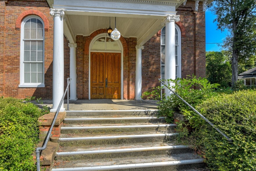 More Photos Of 205 E Liberty St, Washington Religious Facility For Sale