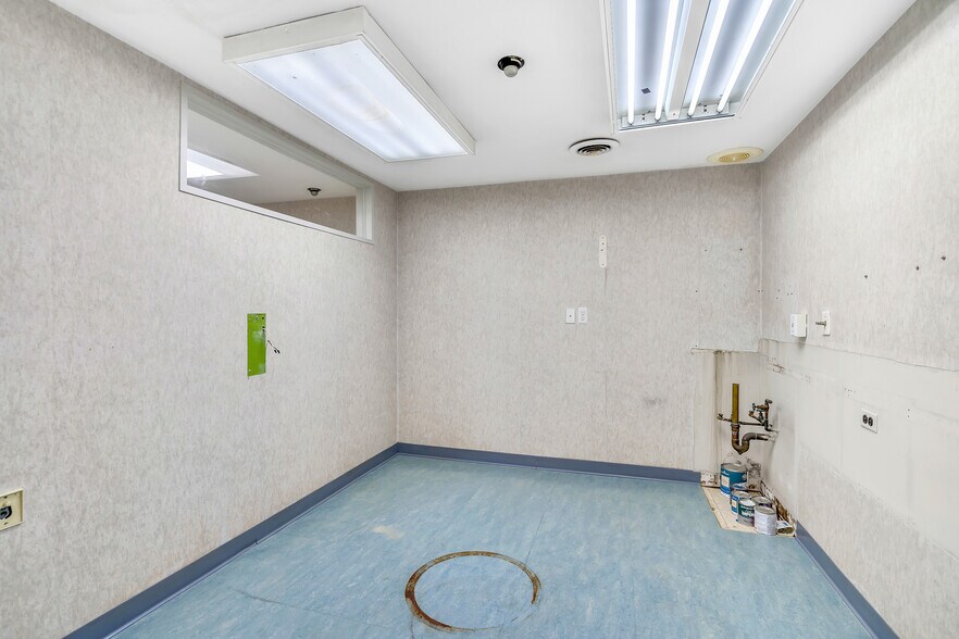 More Photos Of 311 Boston Post Rd, Wayland Office For Sale