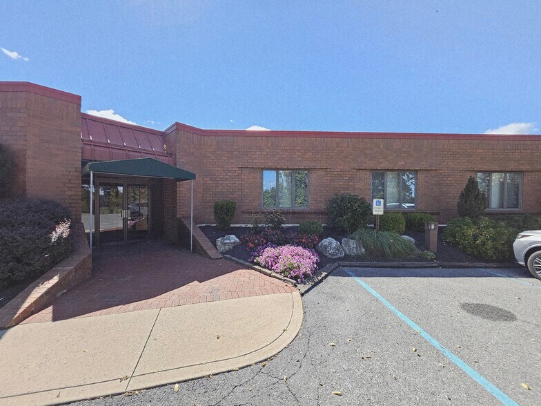 More Photos Of 1815 Schadt Ave, Whitehall Medical For Lease