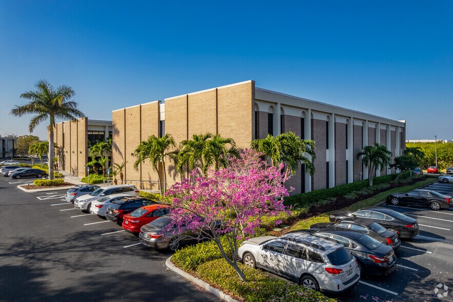 More Photos Of 9500 Koger Blvd N, Saint Petersburg Unknown For Lease