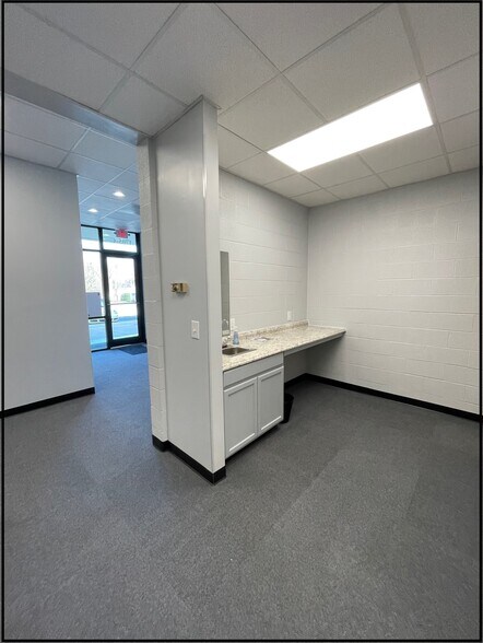 More Photos Of 1705 Orr Industrial Ct, Charlotte Industrial For Lease