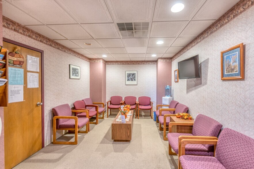 More Photos Of 40 Hurley Ave, Kingston Medical For Sale