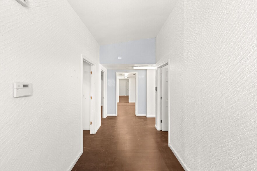 More Photos Of 830 E Sahara Ave, Las Vegas Office For Sale