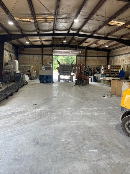 More Photos Of 1910 Chapman Ave SW, Roanoke Light Manufacturing For Sale