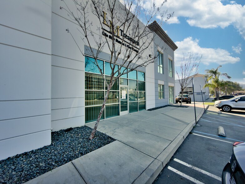 More Photos Of 10557 Juniper Ave, Fontana Warehouse For Lease