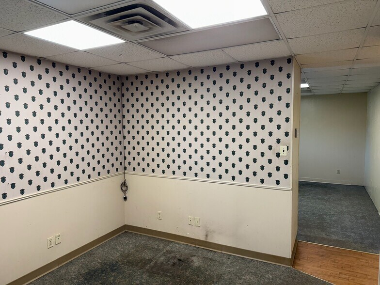 More Photos Of 5133 Troup Hwy, Tyler Warehouse For Lease