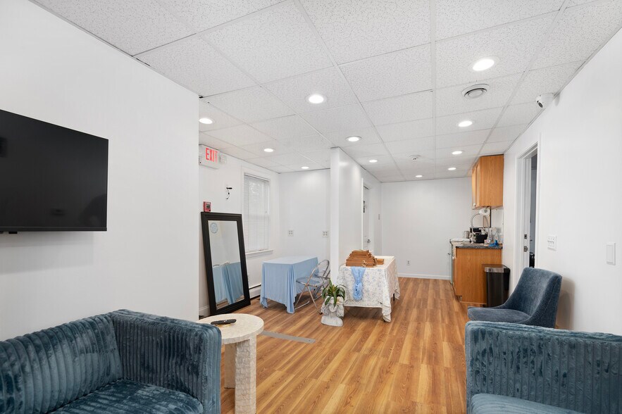 More Photos Of 15 Thomas St, North Providence Freestanding For Sale