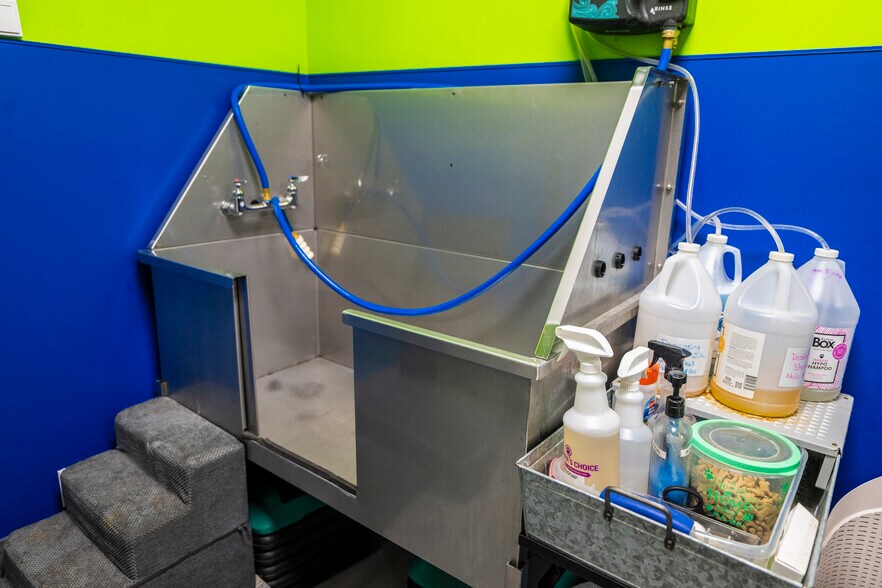 More Photos Of 5149 Powerline Rd, Fort Lauderdale Storefront For Sale