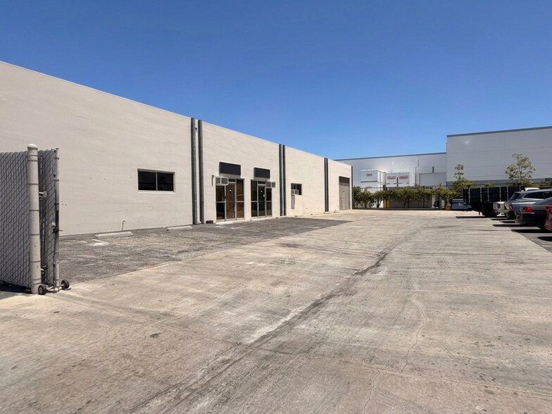 More Photos Of 3035 S Halladay St, Santa Ana Warehouse For Lease