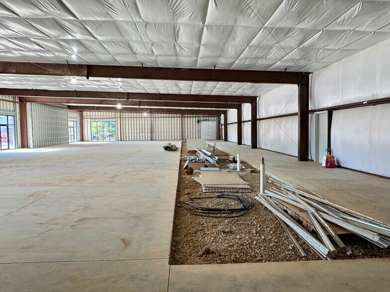 More Photos Of 1496 Chester Ave, Springdale General Retail For Lease