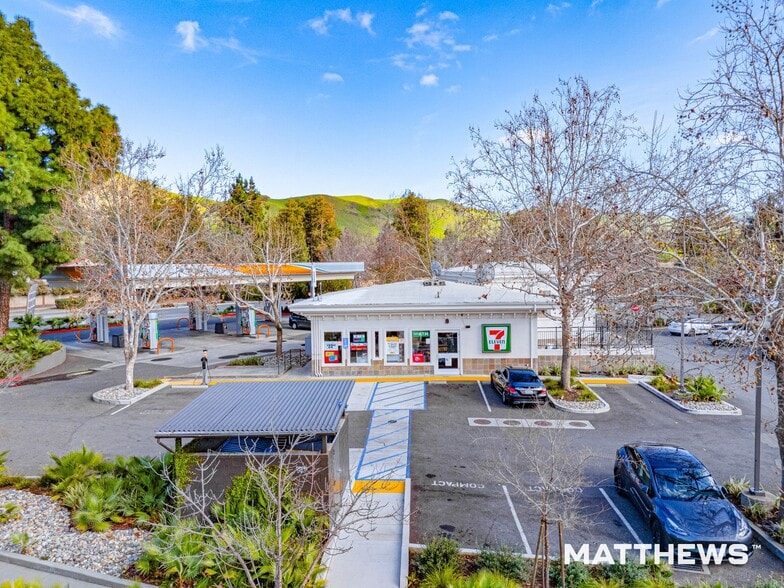 More Photos Of 39925 Mission Blvd, Fremont Service Station For Sale