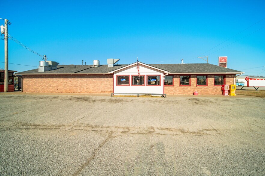 More Photos Of 704 W Conner Ave, Fairland Restaurant For Sale