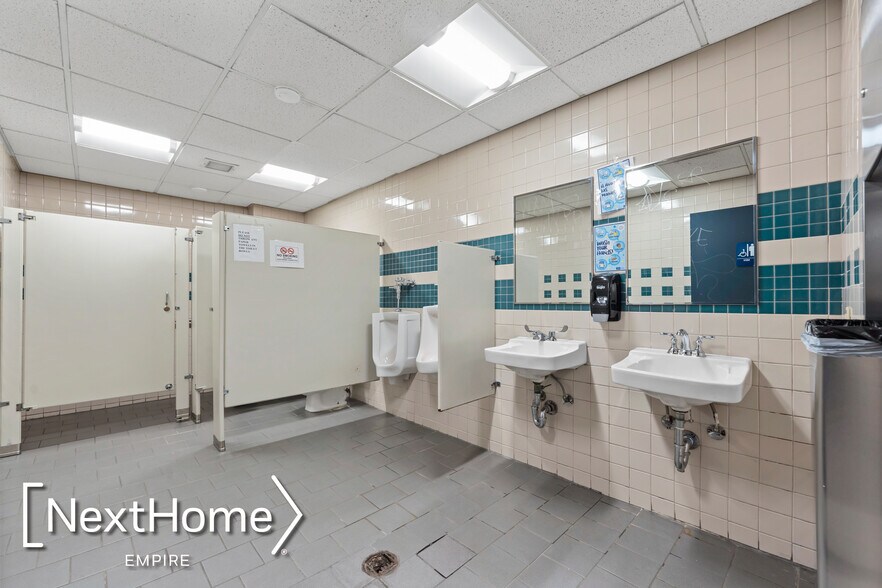 More Photos Of 27-47 Crescent St, Astoria Medical For Lease