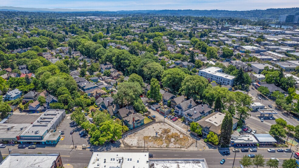 More Photos Of 1312-1334 SE Hawthorne Blvd, Portland Land For Sale