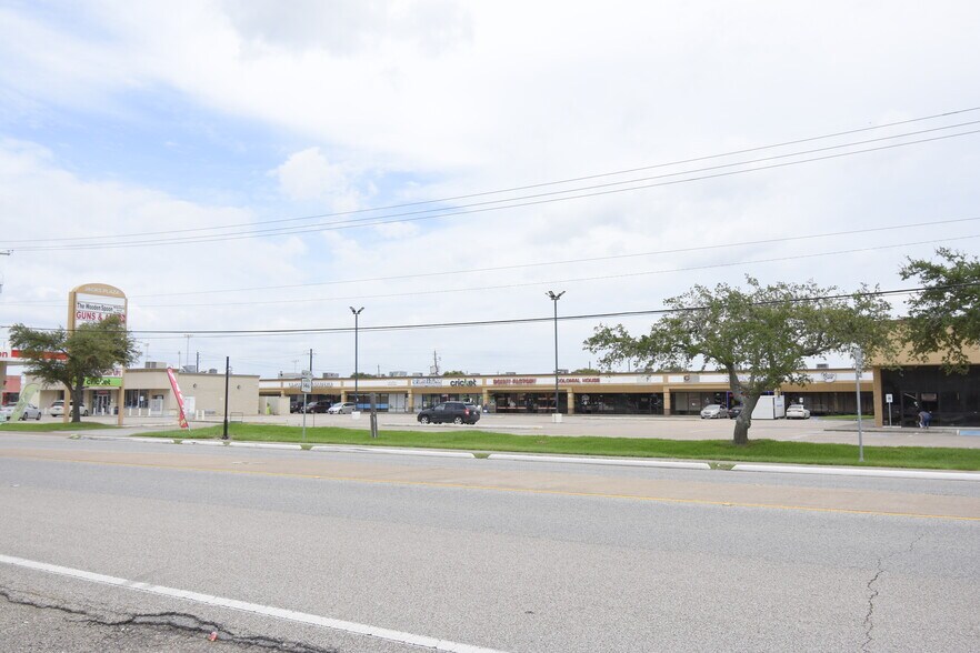 More Photos Of 1101-1139 S Broadway St, La Porte Unknown For Sale