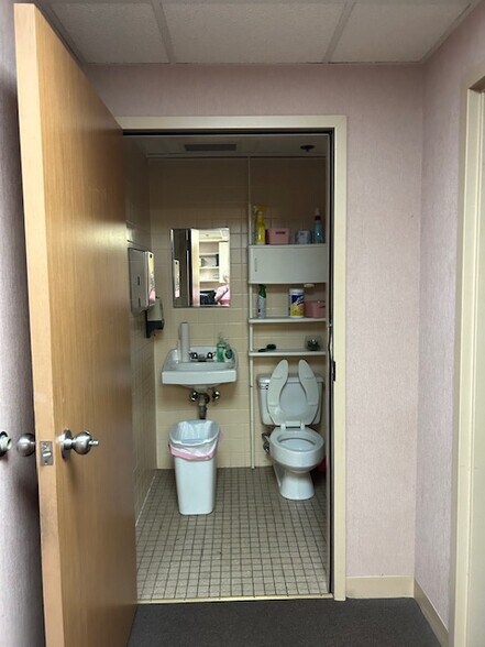 More Photos Of 140 Strollings Ave, Logan Office For Sale