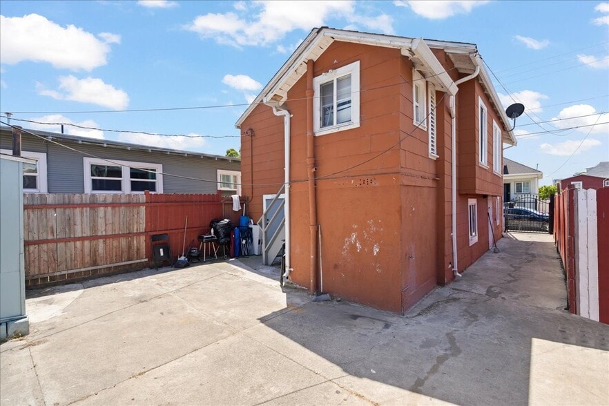 More Photos Of 4114 E 17th St, Oakland Apartments For Sale
