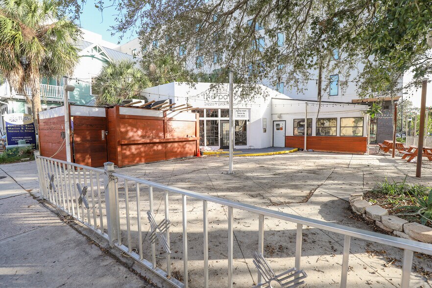 More Photos Of 5 SE 2nd Ave, Gainesville Fast Food For Lease