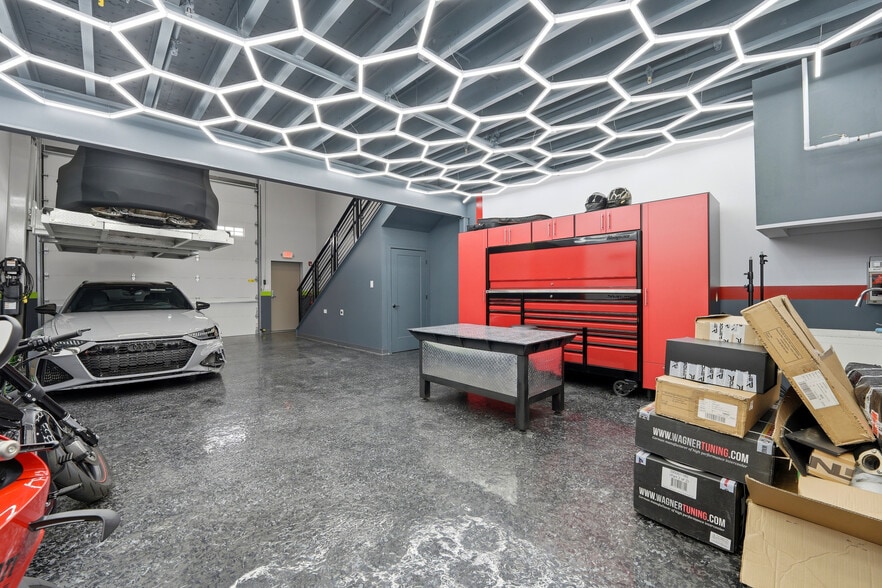 More Photos Of 2112 Ferry Rd, Naperville Warehouse For Sale