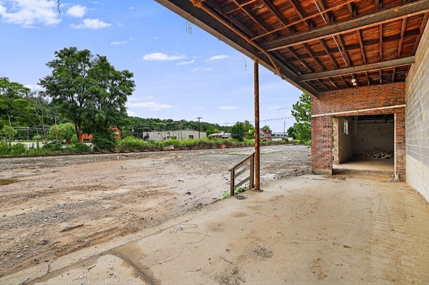 More Photos Of 9 Reed St, Asheville Showroom For Sale