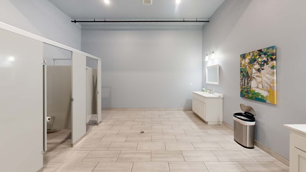 More Photos Of 2120 Town West Dr, Rogers Warehouse For Sale