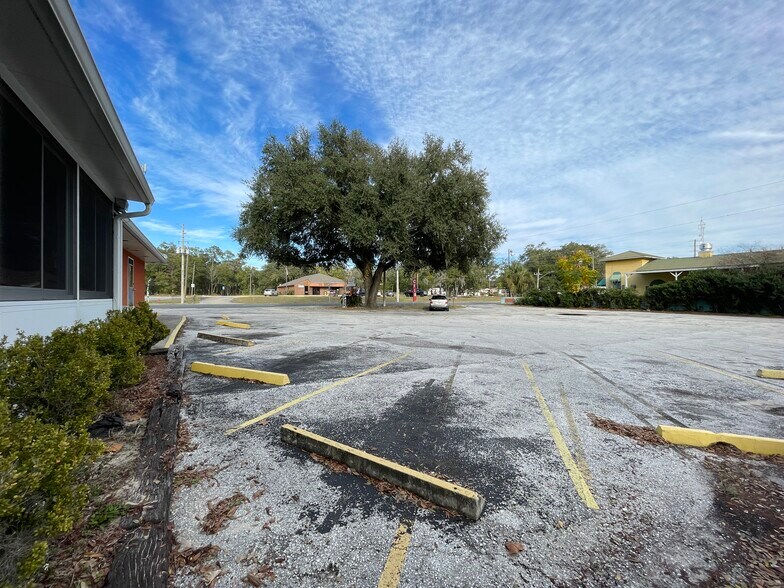 More Photos Of 736 E Hathaway Ave, Bronson Restaurant For Sale