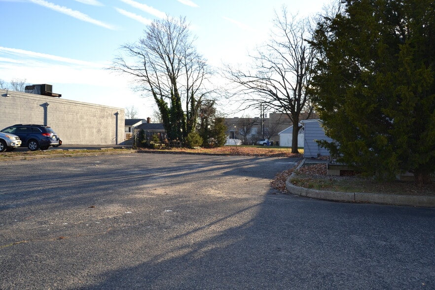 More Photos Of 805 Hooper Ave, Toms River General Retail For Lease