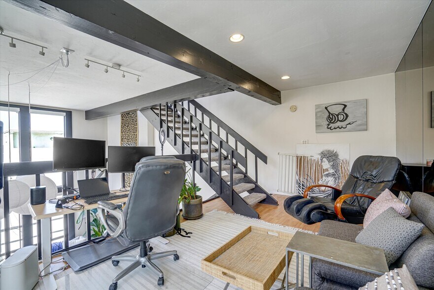 More Photos Of 14 Mast, Marina Del Rey Apartments For Sale