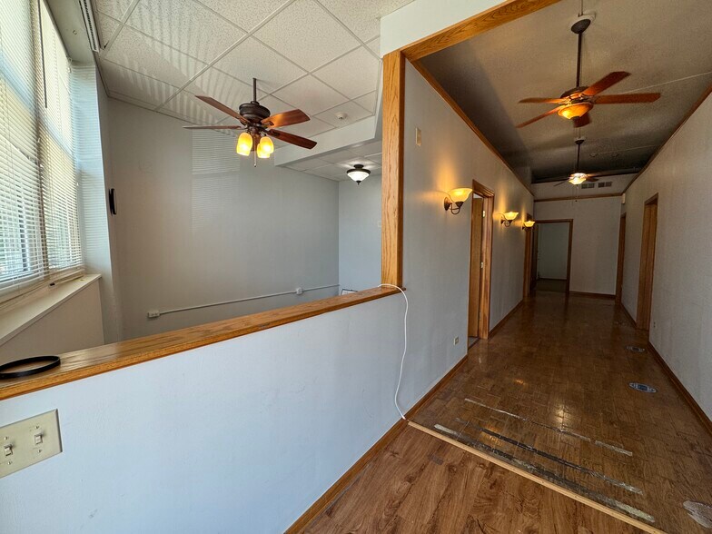 More Photos Of 28W583 Stafford Pl, Warrenville Restaurant For Lease