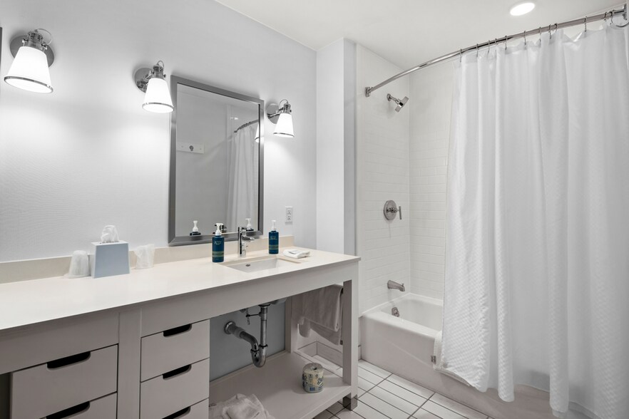 More Photos Of 22406 Pacific Highway South, Des Moines Hotel For Sale