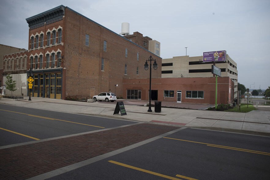 Primary Photo Of 428 SW Washington St, Peoria Showroom For Lease