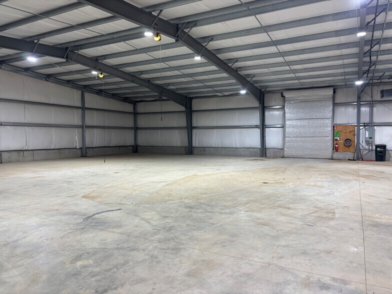 More Photos Of 8419 Noblestown Rd, Mc Donald Warehouse For Lease
