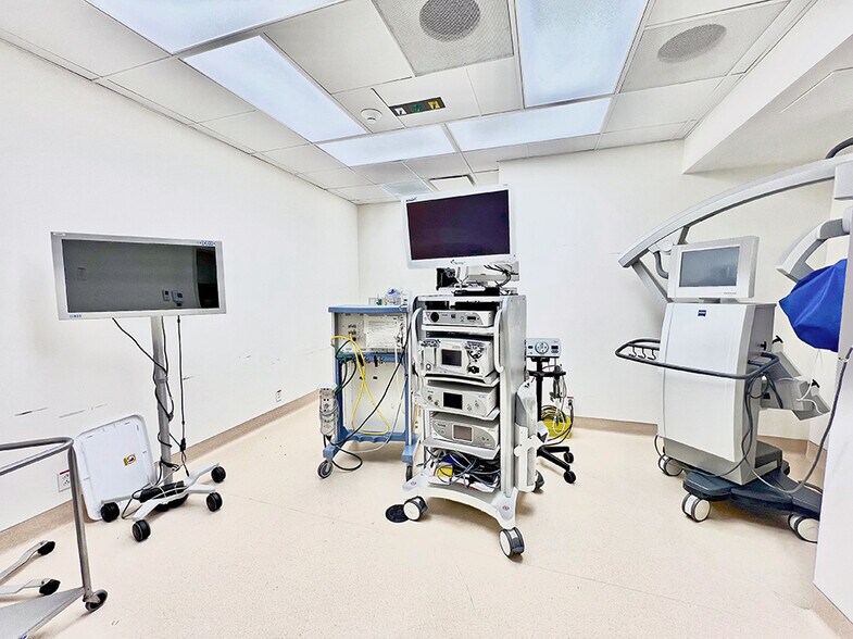 More Photos Of 10012 Manchester Rd, Saint Louis Medical For Sale