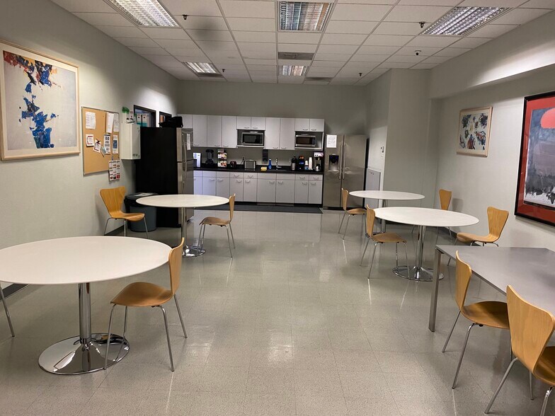 More Photos Of 9223 Deering Ave, Chatsworth Warehouse For Sale