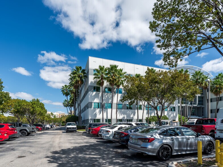More Photos Of 8200 NW 33rd St, Doral Office For Lease