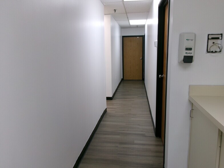 More Photos Of 516 Hamburg Tpke, Wayne Medical For Lease