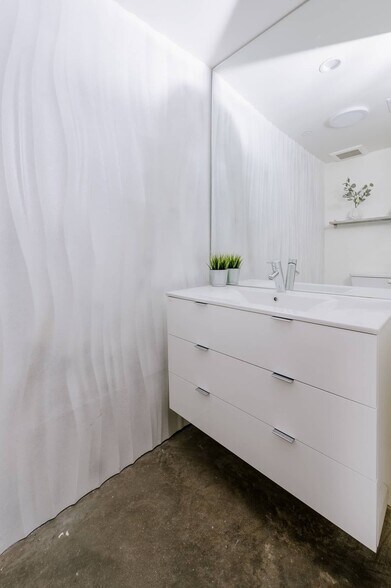 More Photos Of 12770 Caswell Ave, Los Angeles Apartments For Sale