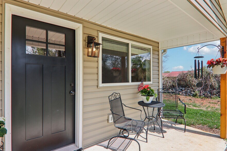 More Photos Of 111 W Crawford St, Landrum Flex For Sale